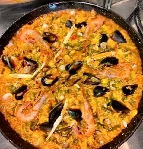 <p>La “Paella de mariscos”</p>