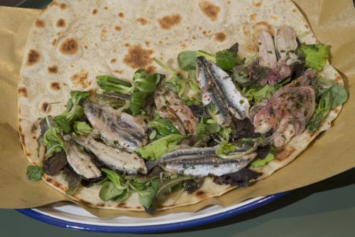 <p>Piadina Alici marinate,misticanza,cipolla di tropea</p>