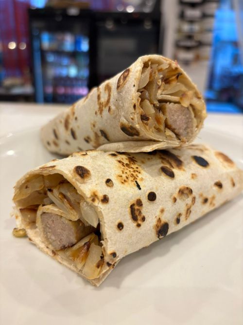 <p>Piadina Salsiccia e Cipolla<br />
Piadina alici, rucola e tropa</p>