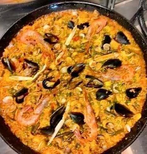 <p>La “Paella de mariscos”</p>